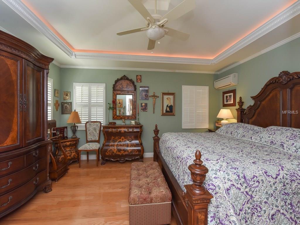 1555 SANDPIPER LANE, SARASOTA, Florida 34239, 3 Bedrooms Bedrooms, 6 Rooms Rooms,2 BathroomsBathrooms,Residential,For sale,SANDPIPER,N5911751