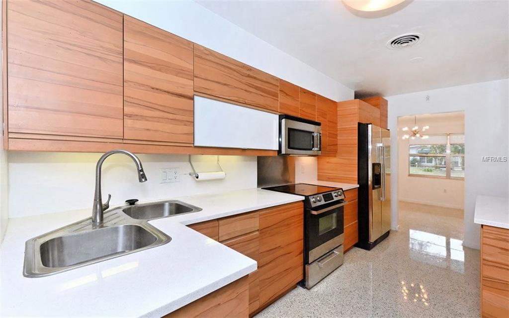 2217 GOLDENROD STREET, SARASOTA, Florida 34239, 3 Bedrooms Bedrooms, 6 Rooms Rooms,3 BathroomsBathrooms,Residential,For sale,GOLDENROD,A4197518