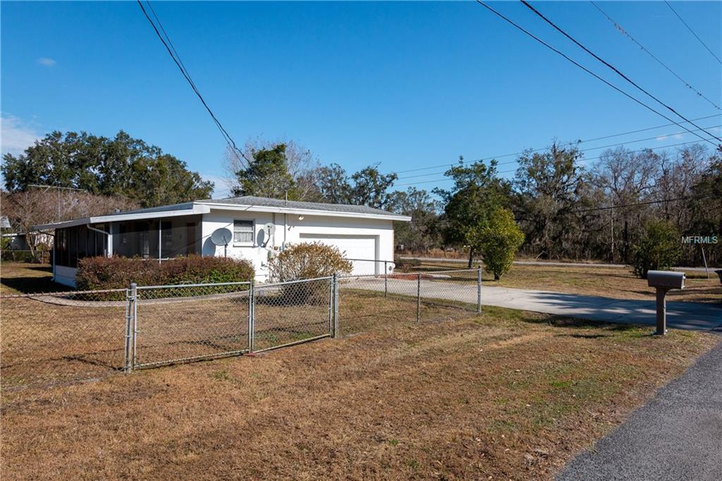 5720 N DAUGHTERY ROAD, LAKELAND, Florida 33809, 3 Bedrooms Bedrooms, 4 Rooms Rooms,2 BathroomsBathrooms,Residential,For sale,DAUGHTERY,T2925796