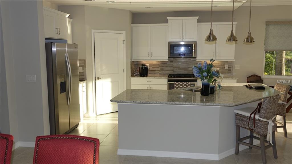 7564 DIVOT LOOP, BRADENTON, Florida 34202, 3 Bedrooms Bedrooms, 6 Rooms Rooms,2 BathroomsBathrooms,Residential,For sale,DIVOT,A4208716