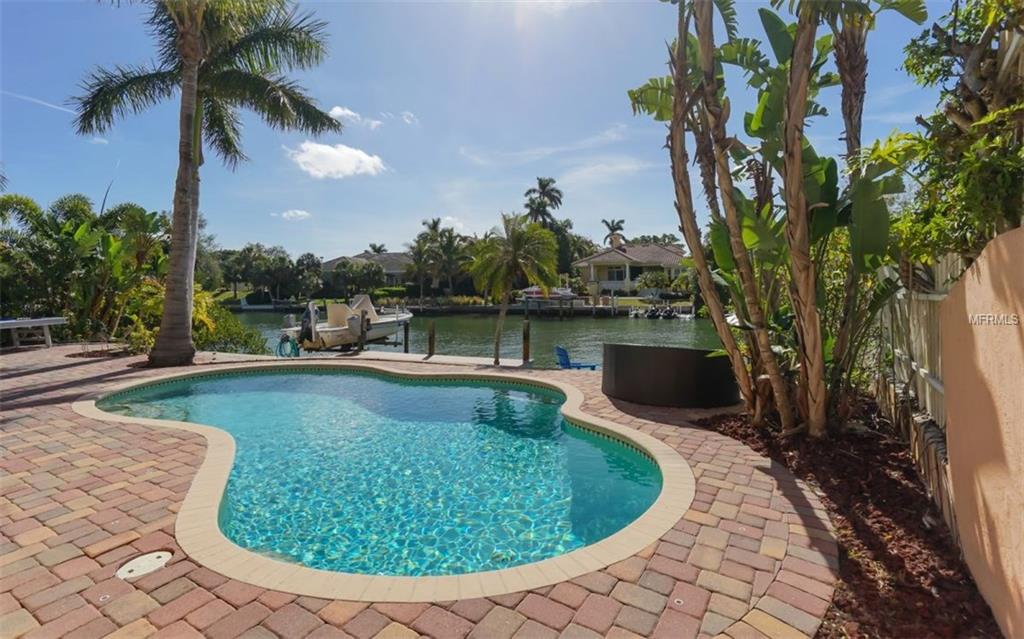 323 S WASHINGTON DRIVE, SARASOTA, Florida 34236, 3 Bedrooms Bedrooms, 7 Rooms Rooms,3 BathroomsBathrooms,Residential,For sale,WASHINGTON,A4209906