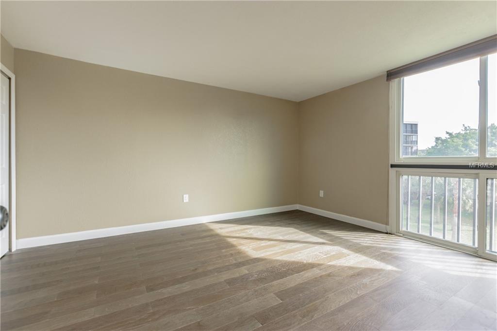 800 COVE CAY DRIVE, CLEARWATER, Florida 33760, 3 Bedrooms Bedrooms, 5 Rooms Rooms,2 BathroomsBathrooms,Residential,For sale,COVE CAY,T2928494