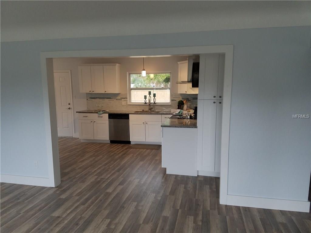 6121 4TH STREET S, ST PETERSBURG, Florida 33705, 2 Bedrooms Bedrooms, 3 Rooms Rooms,2 BathroomsBathrooms,Residential,For sale,4TH,U7838063