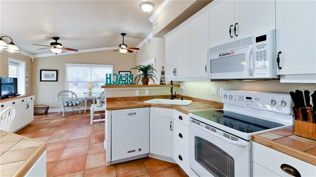 3211 GULF DRIVE, BRADENTON BEACH, Florida 34217, 1 Bedroom Bedrooms, 3 Rooms Rooms,1 BathroomBathrooms,Residential,For sale,GULF,A4206853