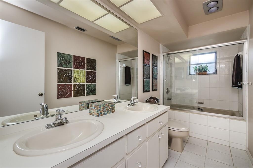 35 BAYWOOD COURT, PALM HARBOR, Florida 34683, 5 Bedrooms Bedrooms, 3 Rooms Rooms,3 BathroomsBathrooms,Residential,For sale,BAYWOOD,U7846247