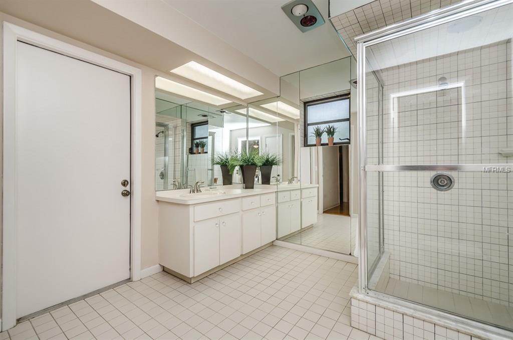 35 BAYWOOD COURT, PALM HARBOR, Florida 34683, 5 Bedrooms Bedrooms, 3 Rooms Rooms,3 BathroomsBathrooms,Residential,For sale,BAYWOOD,U7846247