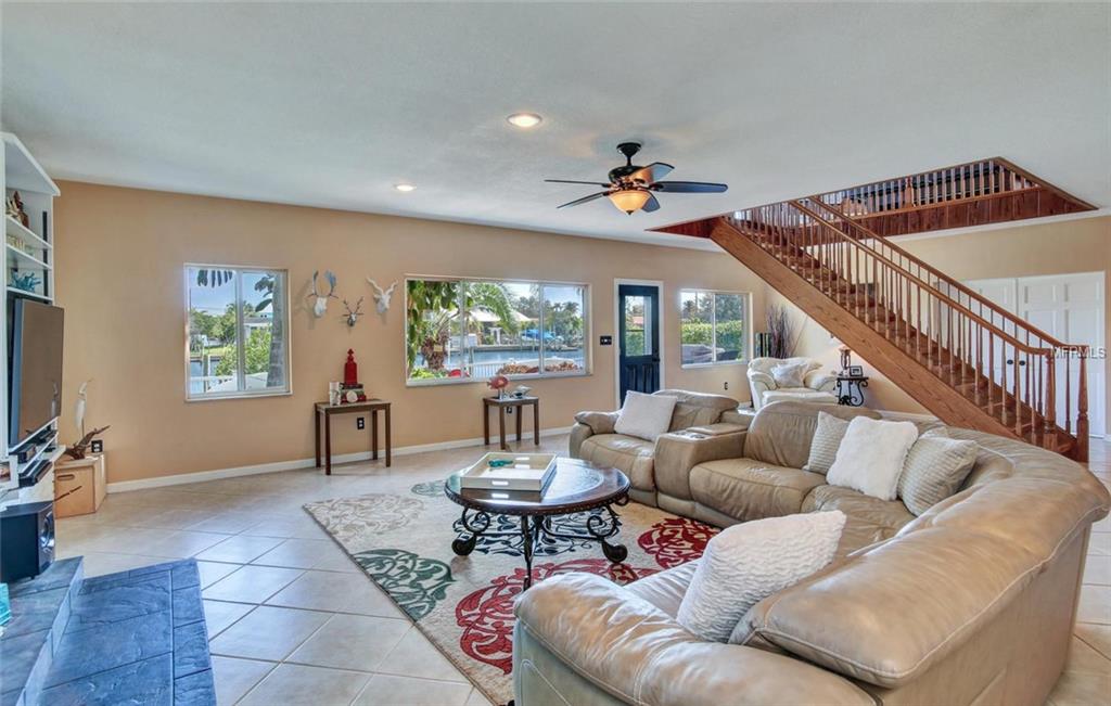 515 CRYSTAL DRIVE, MADEIRA BEACH, Florida 33708, 4 Bedrooms Bedrooms, 8 Rooms Rooms,3 BathroomsBathrooms,Residential,For sale,CRYSTAL,U7847486