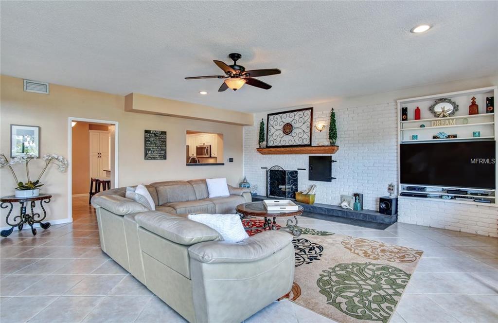 515 CRYSTAL DRIVE, MADEIRA BEACH, Florida 33708, 4 Bedrooms Bedrooms, 8 Rooms Rooms,3 BathroomsBathrooms,Residential,For sale,CRYSTAL,U7847486