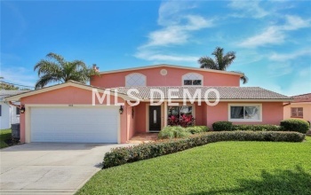 515 CRYSTAL DRIVE, MADEIRA BEACH, Florida 33708, 4 Bedrooms Bedrooms, 8 Rooms Rooms,3 BathroomsBathrooms,Residential,For sale,CRYSTAL,U7847486