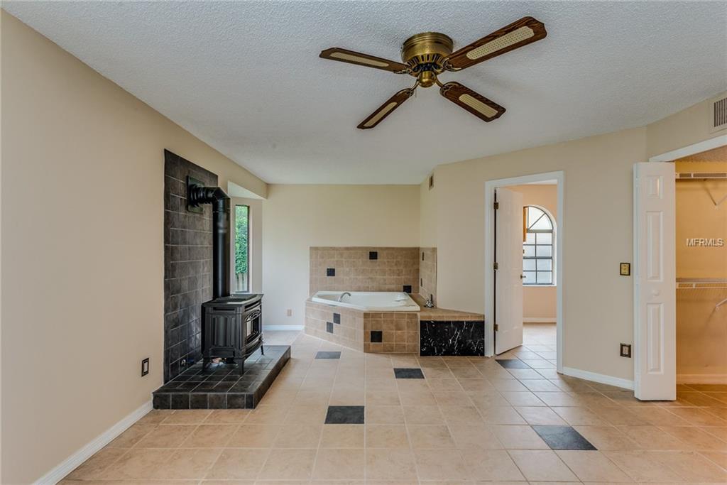 1020 SILCOX BRANCH CIRCLE, OVIEDO, Florida 32765, 5 Bedrooms Bedrooms, 9 Rooms Rooms,2 BathroomsBathrooms,Residential,For sale,SILCOX BRANCH,O5561657