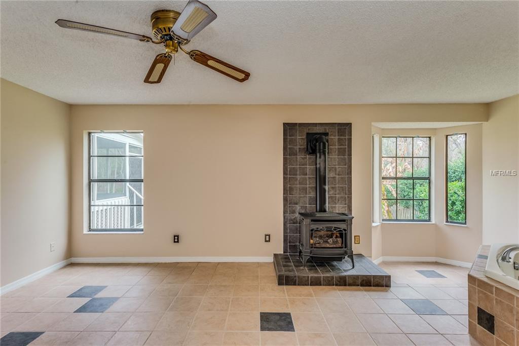 1020 SILCOX BRANCH CIRCLE, OVIEDO, Florida 32765, 5 Bedrooms Bedrooms, 9 Rooms Rooms,2 BathroomsBathrooms,Residential,For sale,SILCOX BRANCH,O5561657