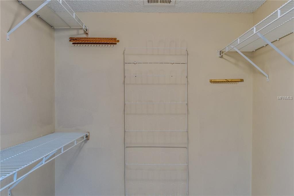 1020 SILCOX BRANCH CIRCLE, OVIEDO, Florida 32765, 5 Bedrooms Bedrooms, 9 Rooms Rooms,2 BathroomsBathrooms,Residential,For sale,SILCOX BRANCH,O5561657