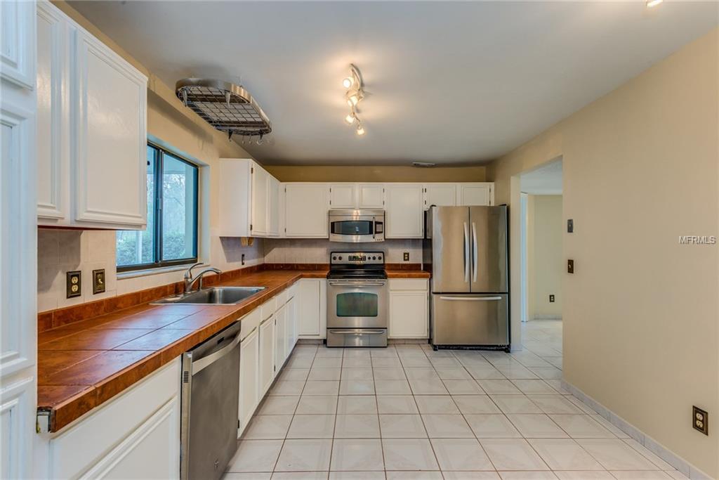 1020 SILCOX BRANCH CIRCLE, OVIEDO, Florida 32765, 5 Bedrooms Bedrooms, 9 Rooms Rooms,2 BathroomsBathrooms,Residential,For sale,SILCOX BRANCH,O5561657