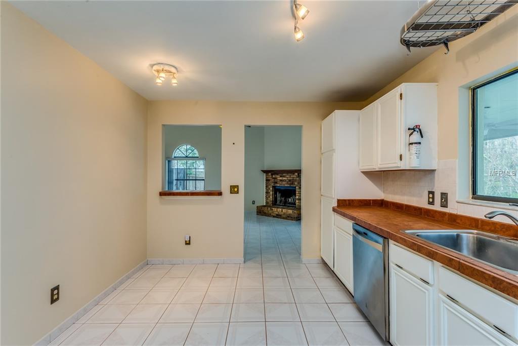 1020 SILCOX BRANCH CIRCLE, OVIEDO, Florida 32765, 5 Bedrooms Bedrooms, 9 Rooms Rooms,2 BathroomsBathrooms,Residential,For sale,SILCOX BRANCH,O5561657