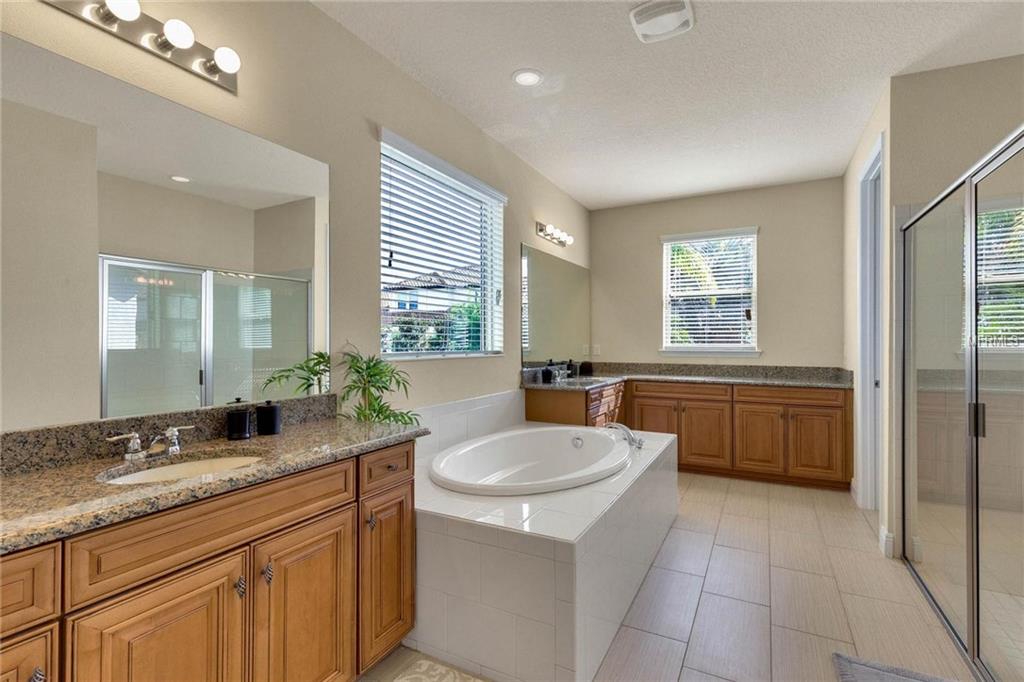 8648 BRIXFORD STREET, ORLANDO, Florida 32836, 7 Bedrooms Bedrooms, 9 Rooms Rooms,6 BathroomsBathrooms,Residential,For sale,BRIXFORD,O5561871