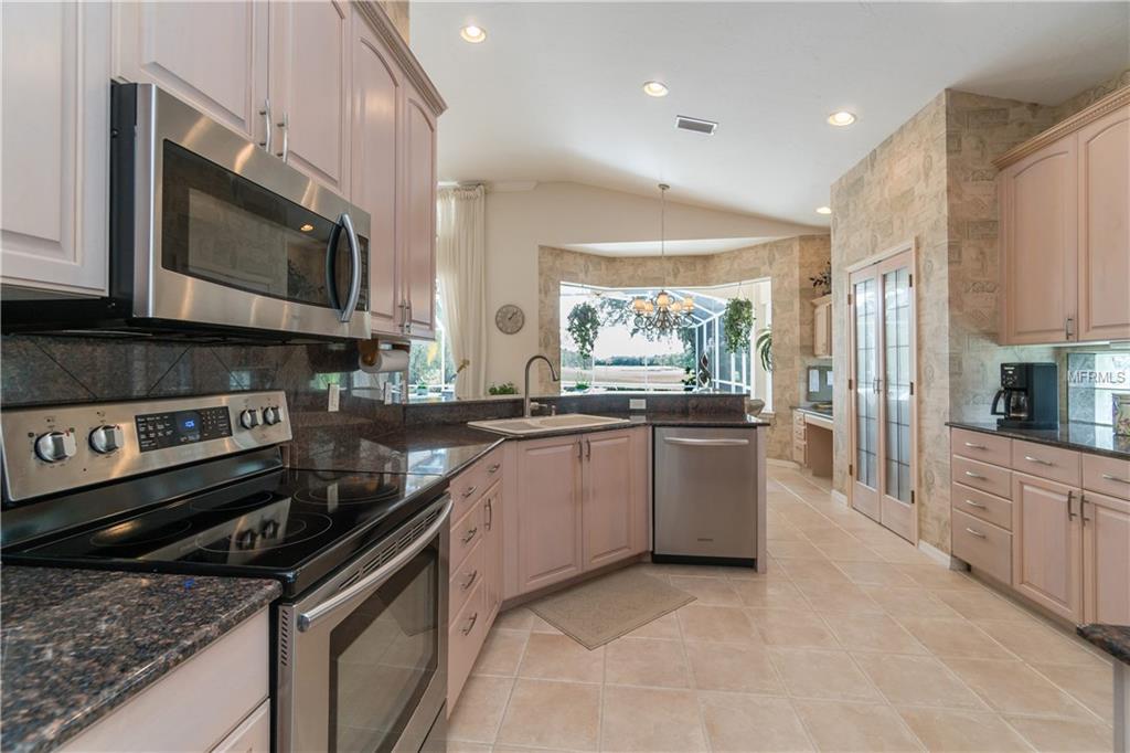 7332 SAINT GEORGES WAY, UNIVERSITY PARK, Florida 34201, 3 Bedrooms Bedrooms, 6 Rooms Rooms,2 BathroomsBathrooms,Residential,For sale,SAINT GEORGES,A4197589