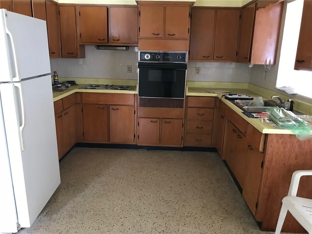 110 POLK DRIVE, WINTER HAVEN, Florida 33884, 2 Bedrooms Bedrooms, 5 Rooms Rooms,1 BathroomBathrooms,Residential,For sale,POLK,L4725407