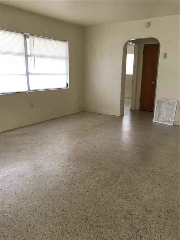 110 POLK DRIVE, WINTER HAVEN, Florida 33884, 2 Bedrooms Bedrooms, 5 Rooms Rooms,1 BathroomBathrooms,Residential,For sale,POLK,L4725407