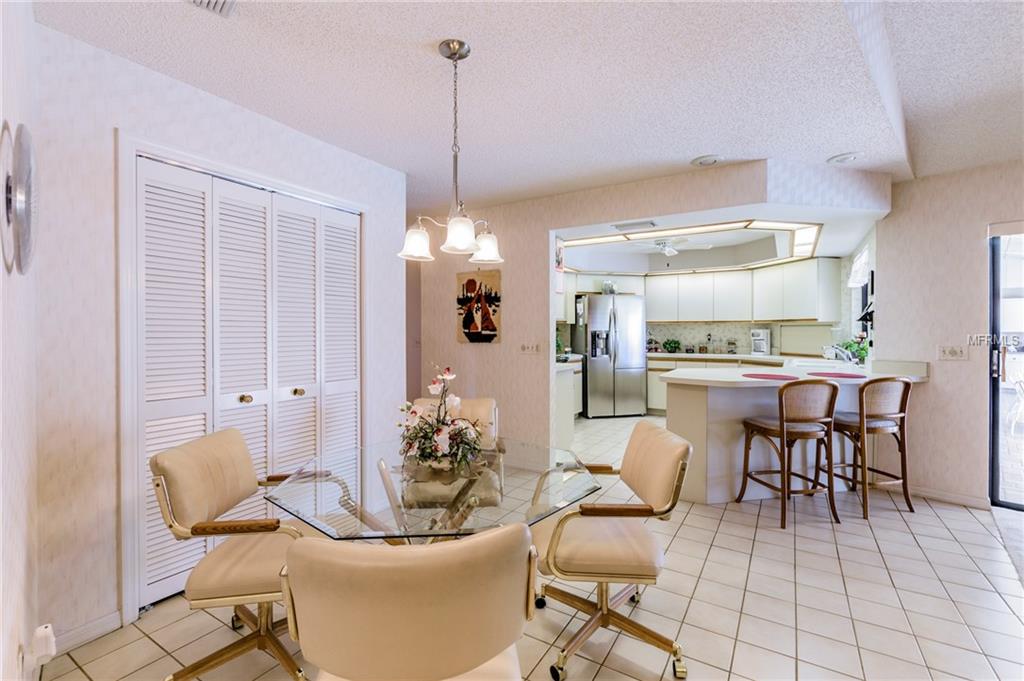 3909 LITHIA RIDGE BOULEVARD, VALRICO, Florida 33596, 5 Bedrooms Bedrooms, 10 Rooms Rooms,3 BathroomsBathrooms,Residential,For sale,LITHIA RIDGE,T2927872