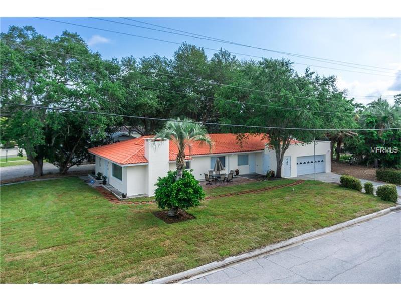317 HARBOR DRIVE S, VENICE, Florida 34285, 2 Bedrooms Bedrooms, 5 Rooms Rooms,3 BathroomsBathrooms,Residential,For sale,HARBOR,N5916398