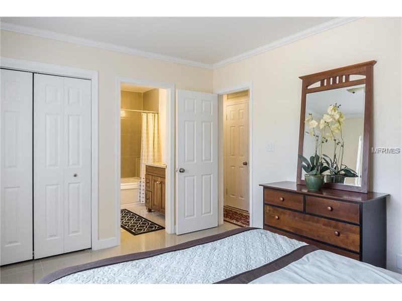 317 HARBOR DRIVE S, VENICE, Florida 34285, 2 Bedrooms Bedrooms, 5 Rooms Rooms,3 BathroomsBathrooms,Residential,For sale,HARBOR,N5916398