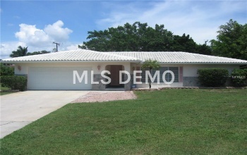 404 PARK BOULEVARD N, VENICE, Florida 34285, 3 Bedrooms Bedrooms, 7 Rooms Rooms,2 BathroomsBathrooms,Residential,For sale,PARK,D5919220