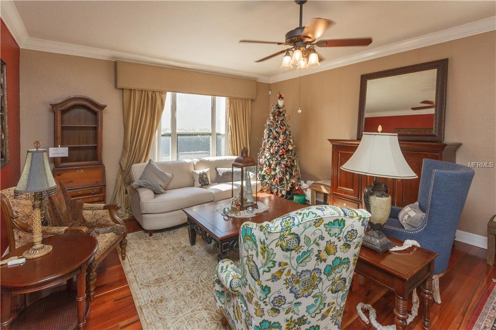 8001 SAINT ANDREWS CIRCLE, ORLANDO, Florida 32835, 3 Bedrooms Bedrooms, 9 Rooms Rooms,3 BathroomsBathrooms,Residential,For sale,SAINT ANDREWS,O5550643