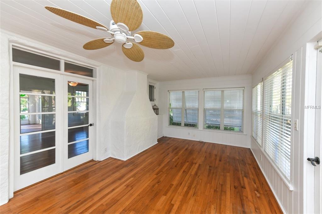 1936 GROVE STREET, SARASOTA, Florida 34239, 4 Bedrooms Bedrooms, 6 Rooms Rooms,4 BathroomsBathrooms,Residential,For sale,GROVE,A4206863