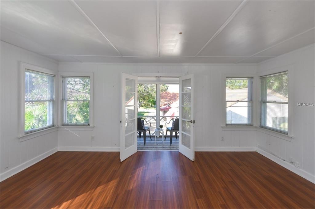 1936 GROVE STREET, SARASOTA, Florida 34239, 4 Bedrooms Bedrooms, 6 Rooms Rooms,4 BathroomsBathrooms,Residential,For sale,GROVE,A4206863