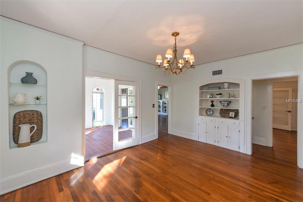 1936 GROVE STREET, SARASOTA, Florida 34239, 4 Bedrooms Bedrooms, 6 Rooms Rooms,4 BathroomsBathrooms,Residential,For sale,GROVE,A4206863