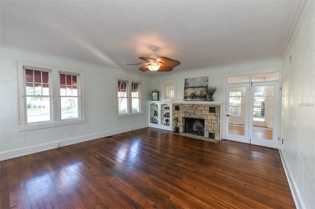 1936 GROVE STREET, SARASOTA, Florida 34239, 4 Bedrooms Bedrooms, 6 Rooms Rooms,4 BathroomsBathrooms,Residential,For sale,GROVE,A4206863