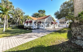 1936 GROVE STREET, SARASOTA, Florida 34239, 4 Bedrooms Bedrooms, 6 Rooms Rooms,4 BathroomsBathrooms,Residential,For sale,GROVE,A4206863