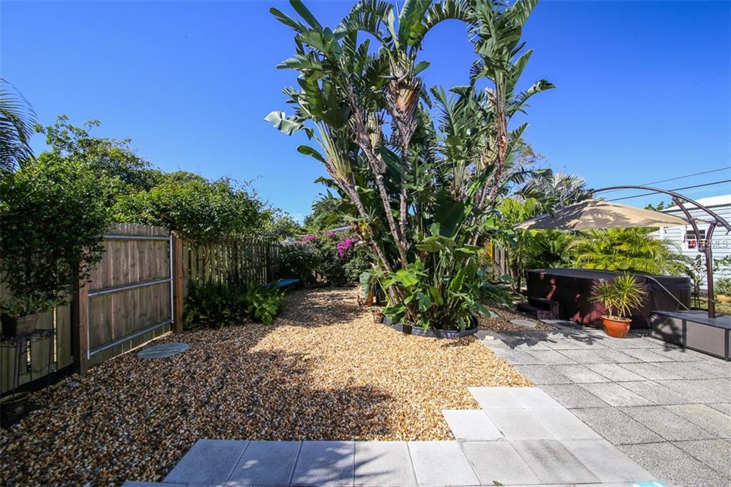 210 LAKEVIEW LANE, ENGLEWOOD, Florida 34223, 2 Bedrooms Bedrooms, 6 Rooms Rooms,1 BathroomBathrooms,Residential,For sale,LAKEVIEW,D5922146