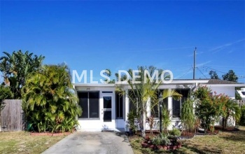 210 LAKEVIEW LANE, ENGLEWOOD, Florida 34223, 2 Bedrooms Bedrooms, 6 Rooms Rooms,1 BathroomBathrooms,Residential,For sale,LAKEVIEW,D5922146