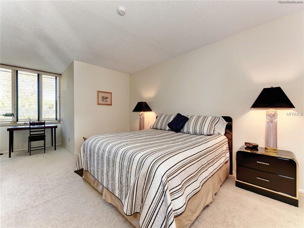 835 BAYPORT WAY, LONGBOAT KEY, Florida 34228, 2 Bedrooms Bedrooms, 7 Rooms Rooms,2 BathroomsBathrooms,Residential,For sale,BAYPORT,A4197607