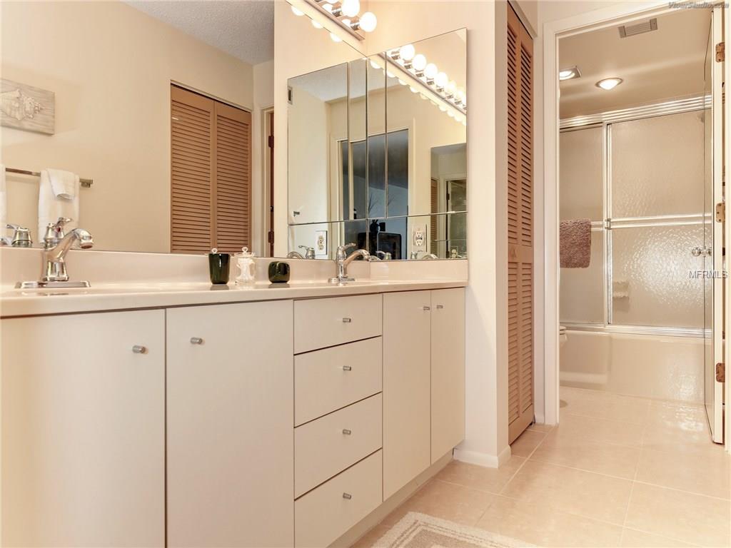 835 BAYPORT WAY, LONGBOAT KEY, Florida 34228, 2 Bedrooms Bedrooms, 7 Rooms Rooms,2 BathroomsBathrooms,Residential,For sale,BAYPORT,A4197607