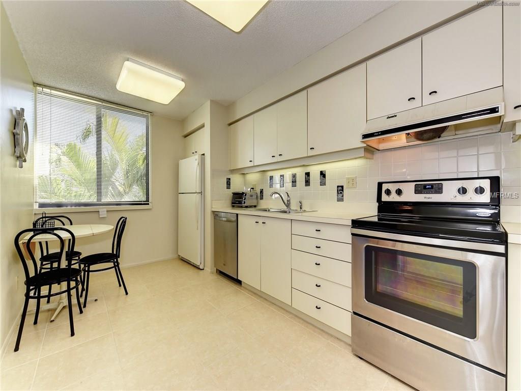 835 BAYPORT WAY, LONGBOAT KEY, Florida 34228, 2 Bedrooms Bedrooms, 7 Rooms Rooms,2 BathroomsBathrooms,Residential,For sale,BAYPORT,A4197607