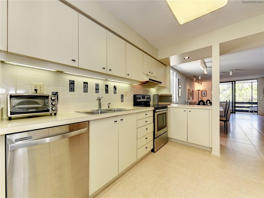 835 BAYPORT WAY, LONGBOAT KEY, Florida 34228, 2 Bedrooms Bedrooms, 7 Rooms Rooms,2 BathroomsBathrooms,Residential,For sale,BAYPORT,A4197607