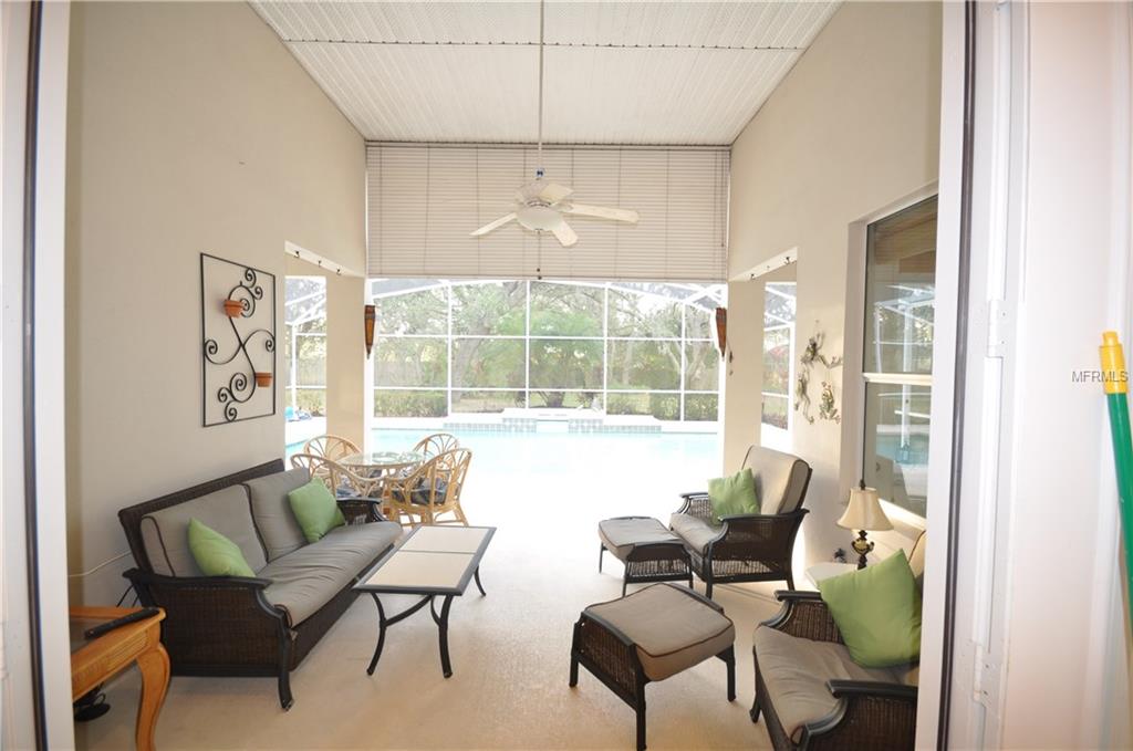 130 PINEWOOD COURT, DAVENPORT, Florida 33896, 3 Bedrooms Bedrooms, 9 Rooms Rooms,3 BathroomsBathrooms,Residential,For sale,PINEWOOD,O5558388