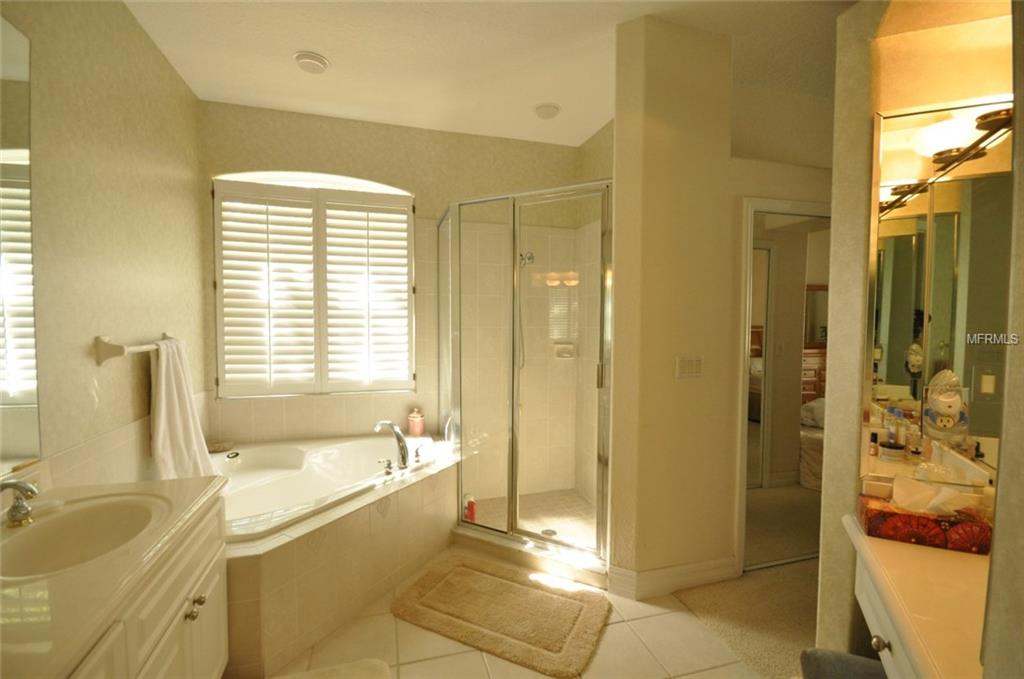 130 PINEWOOD COURT, DAVENPORT, Florida 33896, 3 Bedrooms Bedrooms, 9 Rooms Rooms,3 BathroomsBathrooms,Residential,For sale,PINEWOOD,O5558388