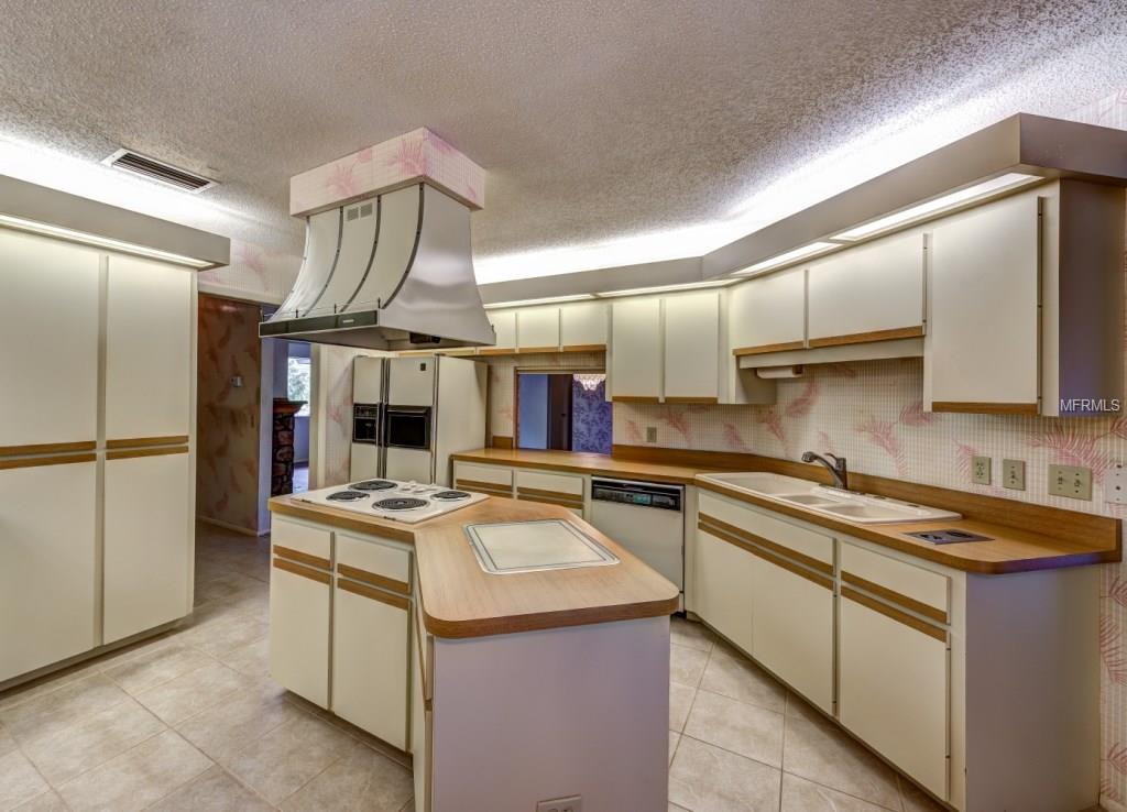 1631 COLUMBIA DRIVE, ENGLEWOOD, Florida 34223, 3 Bedrooms Bedrooms, 8 Rooms Rooms,3 BathroomsBathrooms,Residential,For sale,COLUMBIA,A4208722