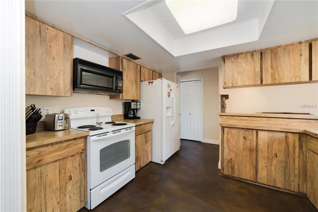 535 EAGLE CIRCLE, CASSELBERRY, Florida 32707, 4 Bedrooms Bedrooms, 7 Rooms Rooms,2 BathroomsBathrooms,Residential,For sale,EAGLE,O5560245