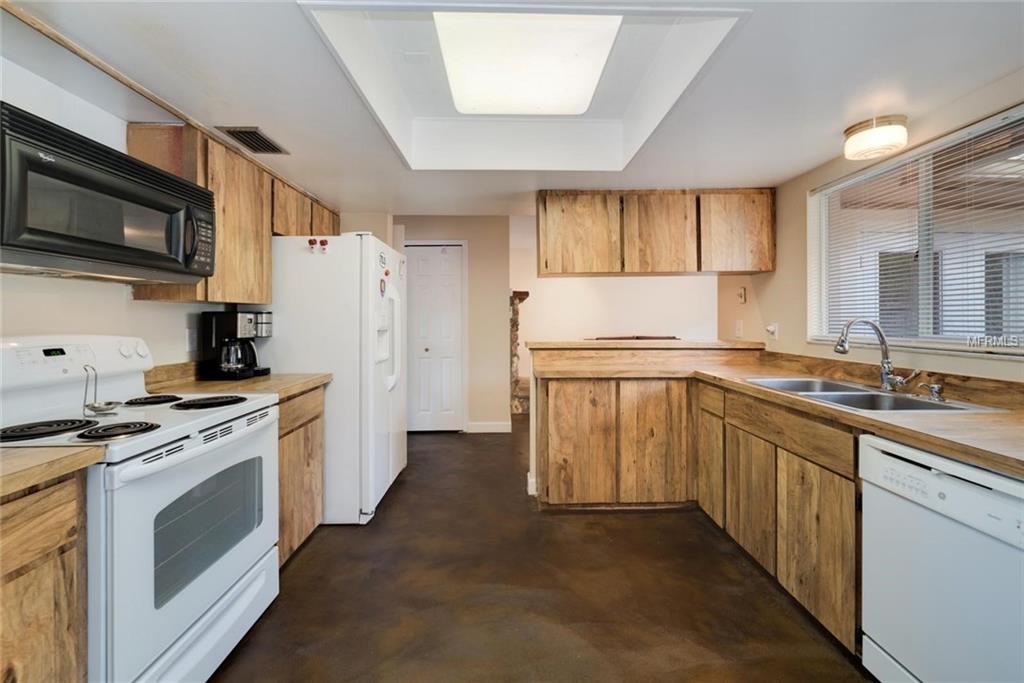 535 EAGLE CIRCLE, CASSELBERRY, Florida 32707, 4 Bedrooms Bedrooms, 7 Rooms Rooms,2 BathroomsBathrooms,Residential,For sale,EAGLE,O5560245