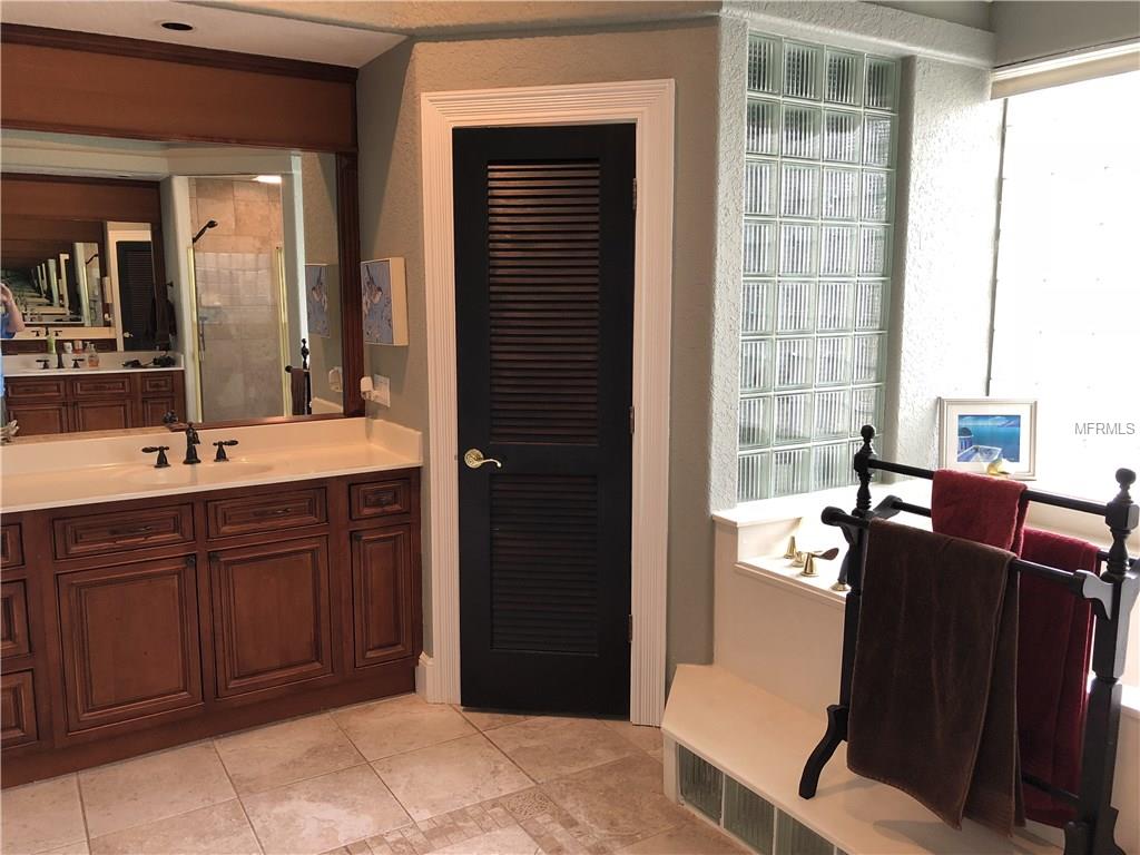 602 RED SAIL LANE, ALTAMONTE SPRINGS, Florida 32701, 4 Bedrooms Bedrooms, 7 Rooms Rooms,2 BathroomsBathrooms,Residential,For sale,RED SAIL,O5561987