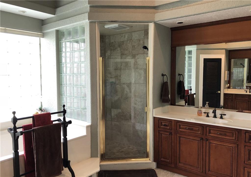 602 RED SAIL LANE, ALTAMONTE SPRINGS, Florida 32701, 4 Bedrooms Bedrooms, 7 Rooms Rooms,2 BathroomsBathrooms,Residential,For sale,RED SAIL,O5561987