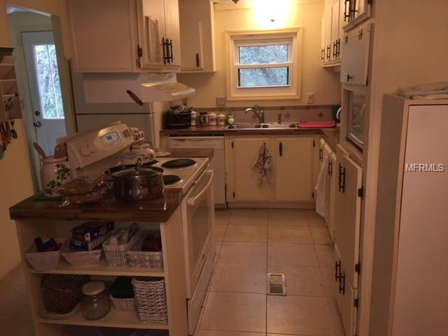 38017 ROLLING ACRES ROAD, LADY LAKE, Florida 32159, 3 Bedrooms Bedrooms, 7 Rooms Rooms,2 BathroomsBathrooms,Residential,For sale,ROLLING ACRES,G4851638