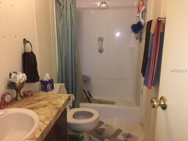 38017 ROLLING ACRES ROAD, LADY LAKE, Florida 32159, 3 Bedrooms Bedrooms, 7 Rooms Rooms,2 BathroomsBathrooms,Residential,For sale,ROLLING ACRES,G4851638