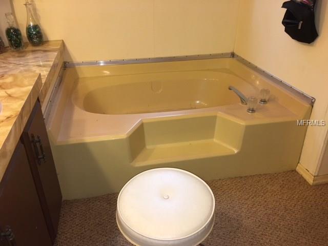 38017 ROLLING ACRES ROAD, LADY LAKE, Florida 32159, 3 Bedrooms Bedrooms, 7 Rooms Rooms,2 BathroomsBathrooms,Residential,For sale,ROLLING ACRES,G4851638