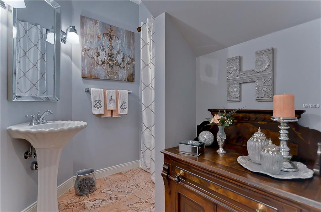 203 LOCUST DRIVE, BRANDON, Florida 33511, 5 Bedrooms Bedrooms, 12 Rooms Rooms,4 BathroomsBathrooms,Residential,For sale,LOCUST,T2927624