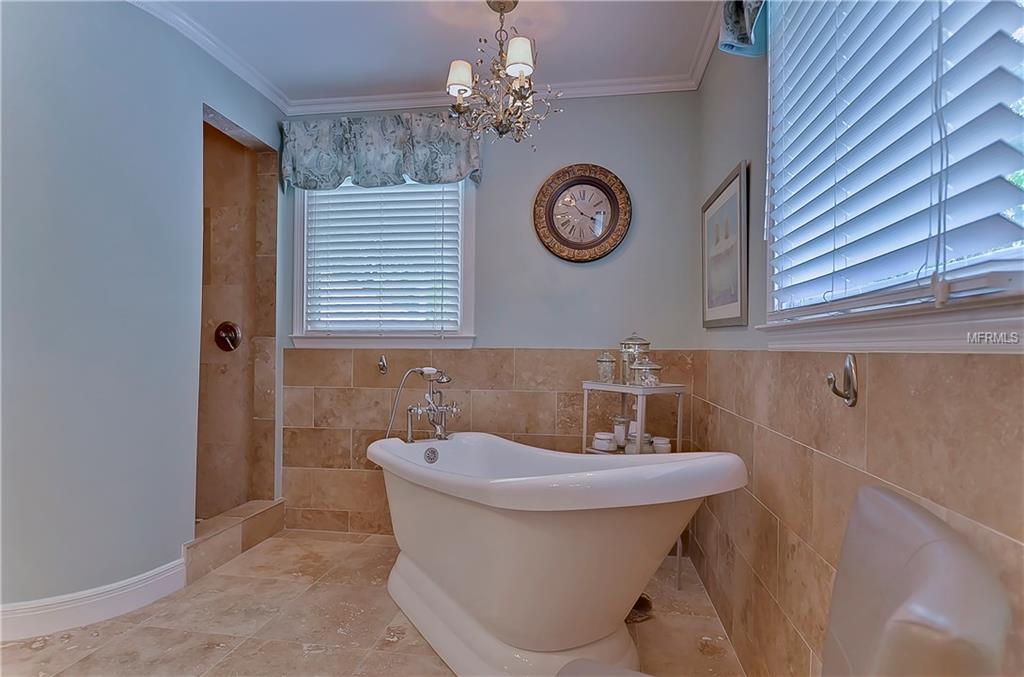 203 LOCUST DRIVE, BRANDON, Florida 33511, 5 Bedrooms Bedrooms, 12 Rooms Rooms,4 BathroomsBathrooms,Residential,For sale,LOCUST,T2927624